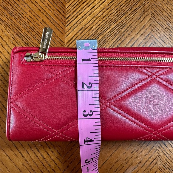 NWT Michael Kors Jet Set Travel
Lg PVC Leather Trifold Wallet (Chili) - Picture 7 of 10